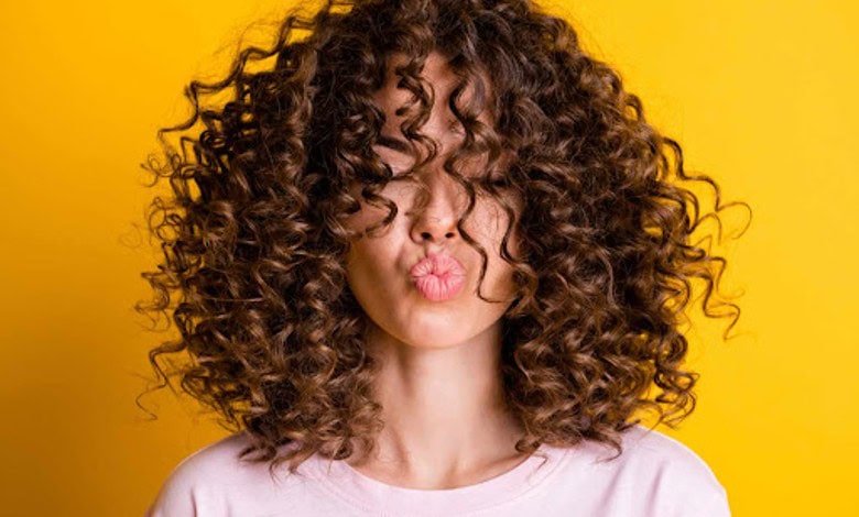 انواع حالت دهنده موی فر؛ موس، کرم مو یا ژل کدام یک بهتر است؟